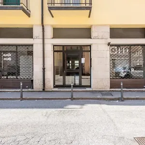 Es - Essential Solution & Emotion Stories , Verona Italien